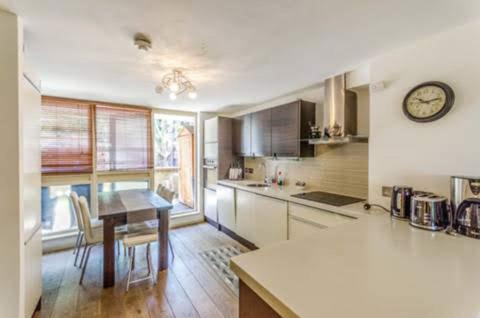 Super Central Beautiful Three Bedroom Лондон Экстерьер фото